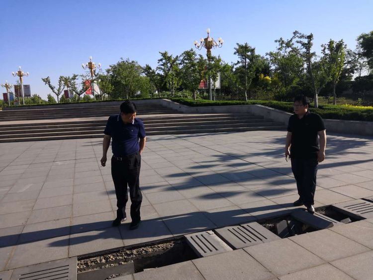 省督导组离滦后,市委常委,常务副市长李鸿祥带领政府办,城管局到高铁